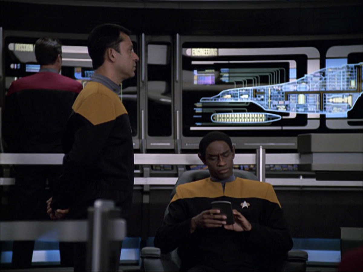 extant_StarTrek_VOY_6x05-Alice_00027.jpg