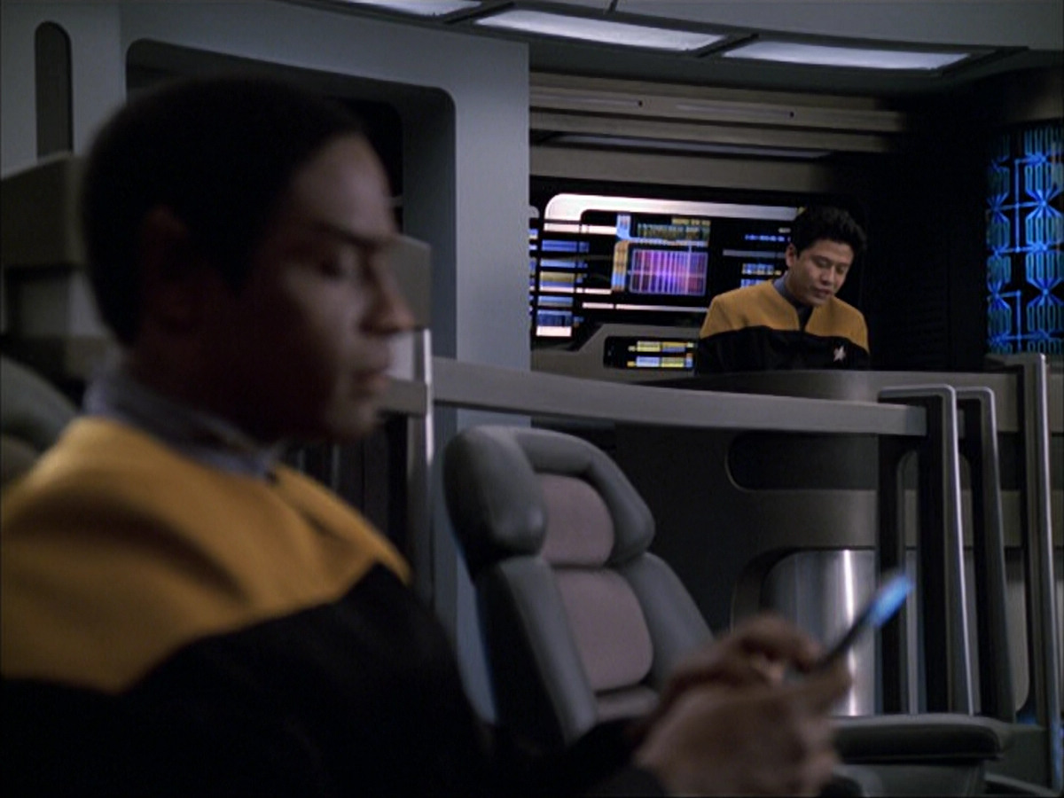 extant_StarTrek_VOY_6x05-Alice_00036.jpg