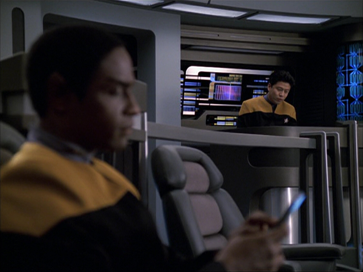 extant_StarTrek_VOY_6x05-Alice_00038.jpg