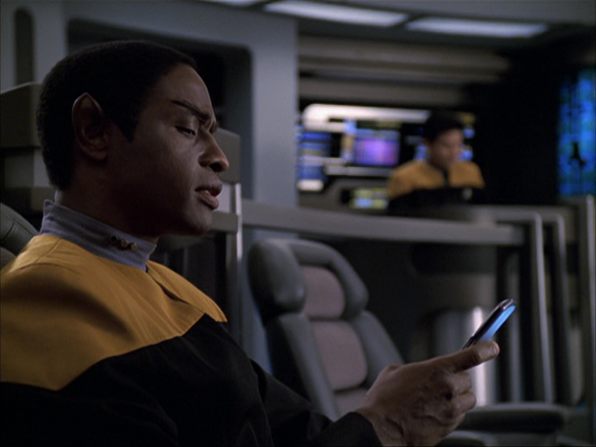 extant_StarTrek_VOY_6x05-Alice_00046.jpg