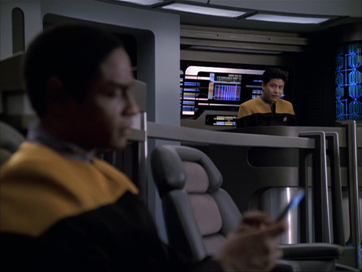 extant_StarTrek_VOY_6x05-Alice_00057.jpg