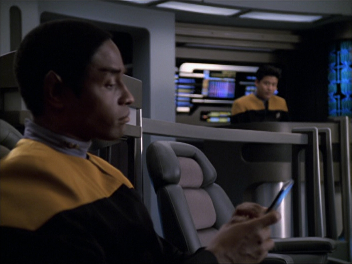 extant_StarTrek_VOY_6x05-Alice_00058.jpg