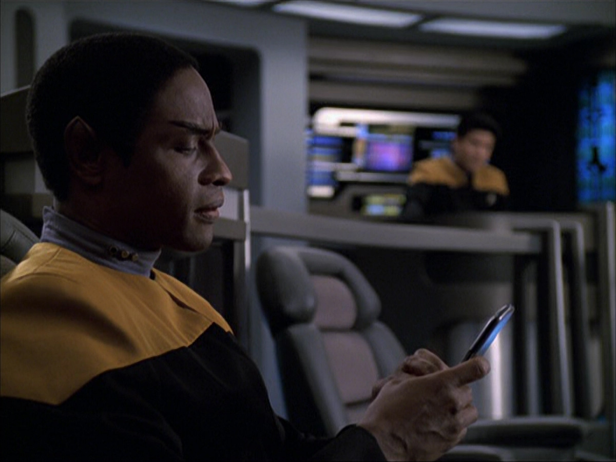 extant_StarTrek_VOY_6x05-Alice_00066.jpg