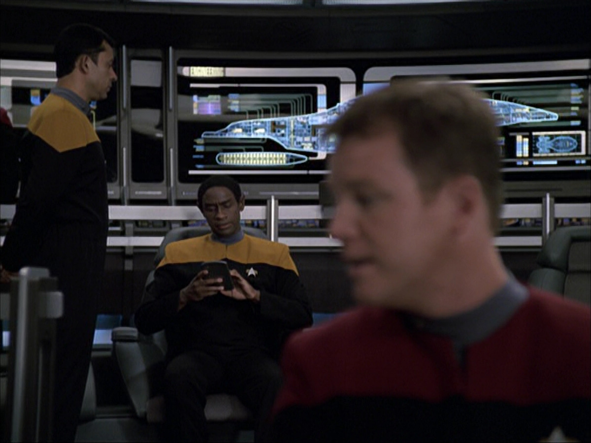 extant_StarTrek_VOY_6x05-Alice_00069.jpg
