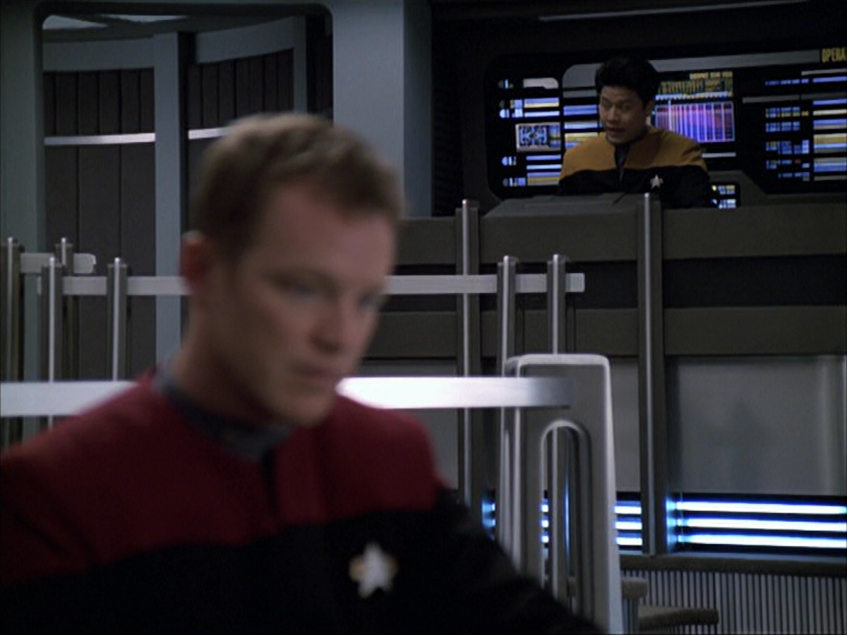 extant_StarTrek_VOY_6x05-Alice_00081.jpg