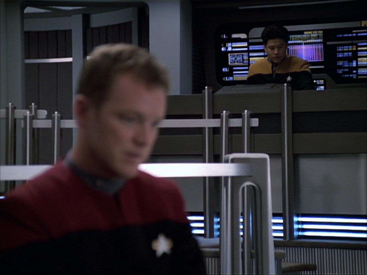 extant_StarTrek_VOY_6x05-Alice_00083.jpg