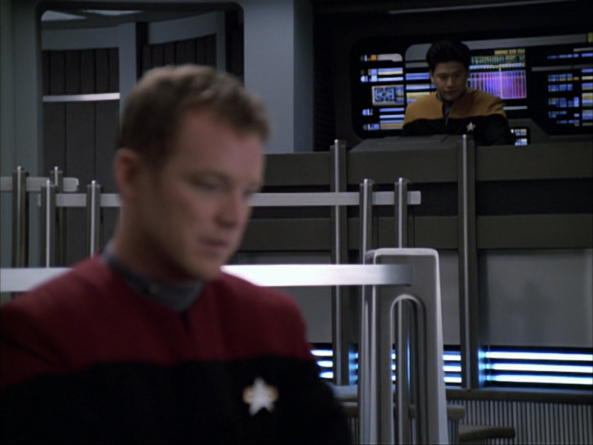 extant_StarTrek_VOY_6x05-Alice_00084.jpg