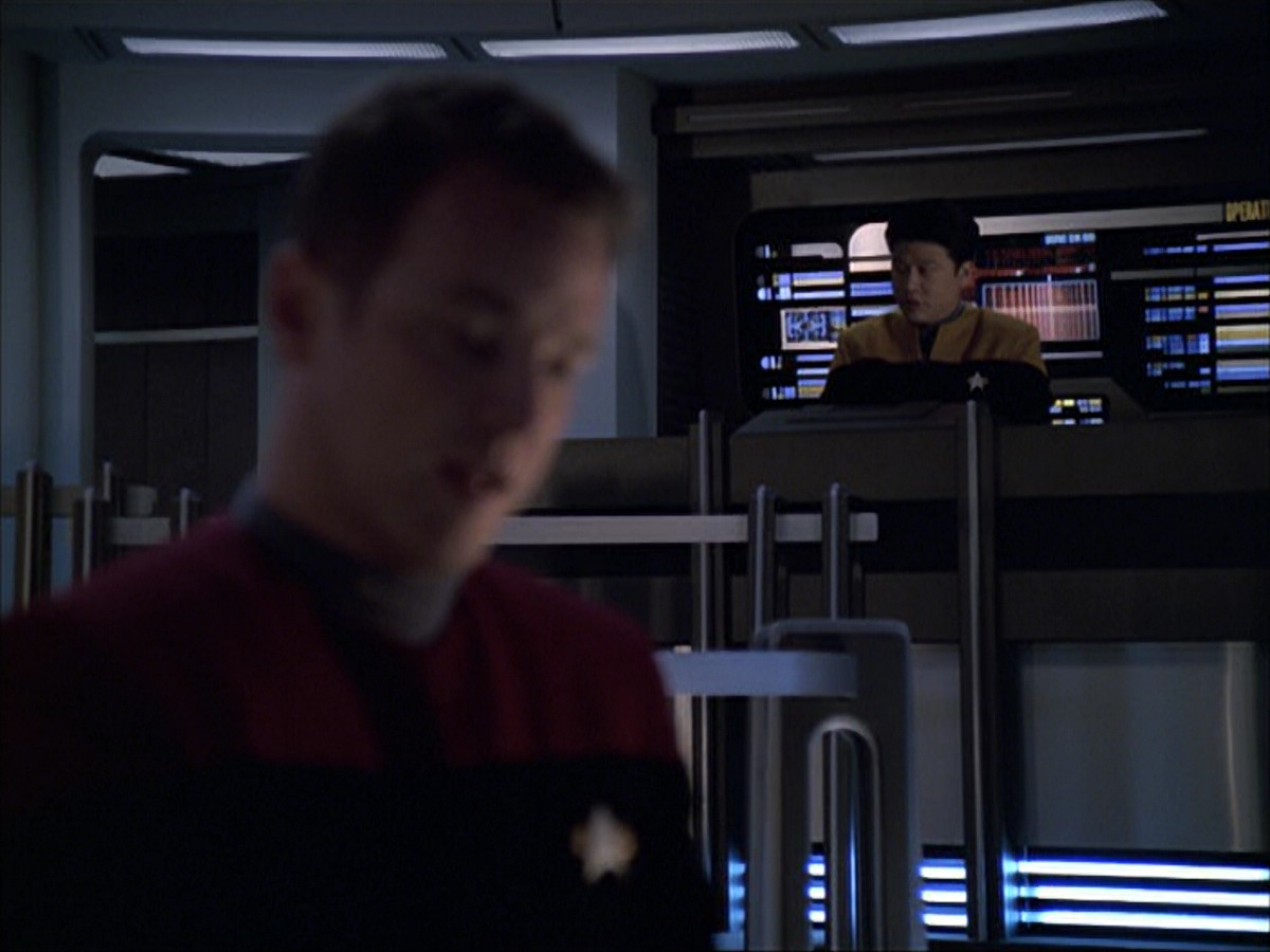 extant_StarTrek_VOY_6x05-Alice_00114.jpg