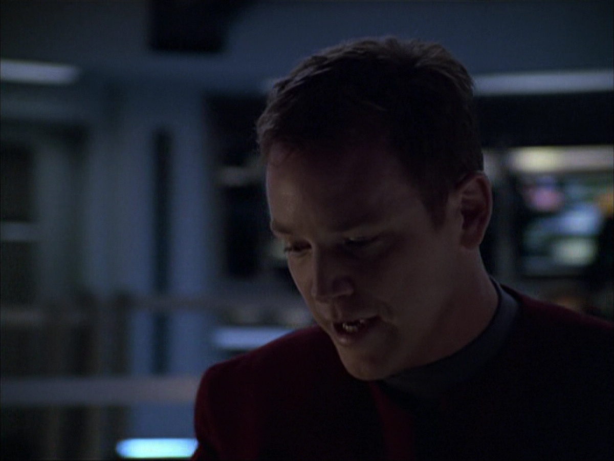 extant_StarTrek_VOY_6x05-Alice_00120.jpg