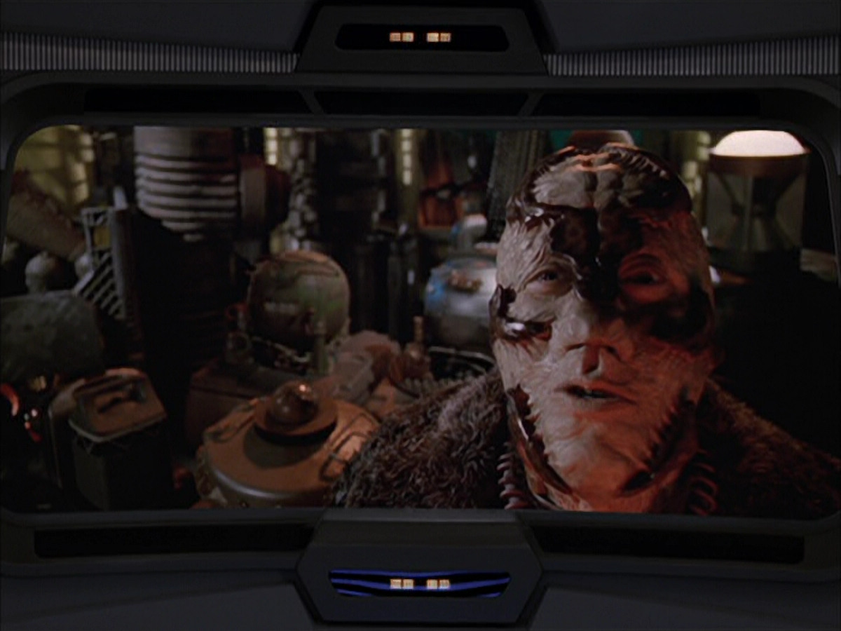 extant_StarTrek_VOY_6x05-Alice_00132.jpg
