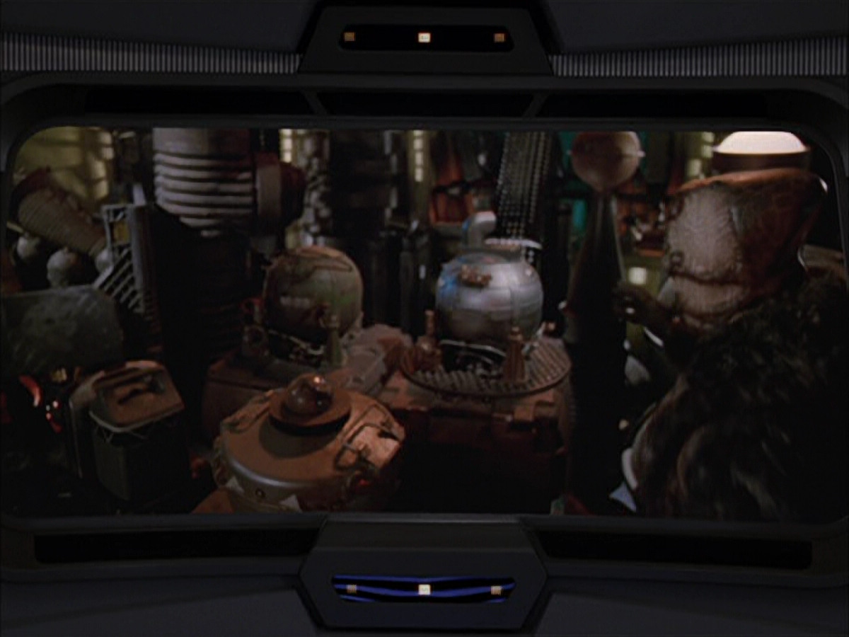 extant_StarTrek_VOY_6x05-Alice_00143.jpg