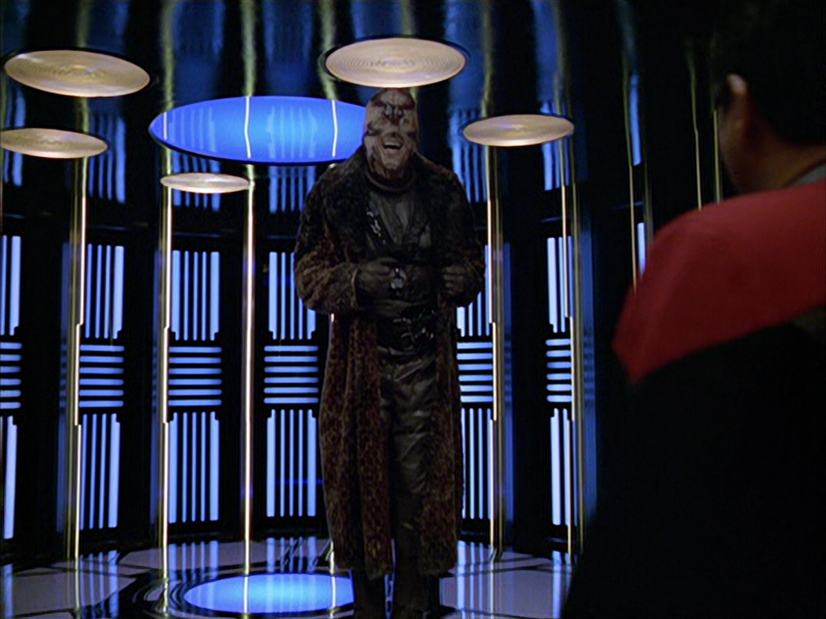 extant_StarTrek_VOY_6x05-Alice_00326.jpg