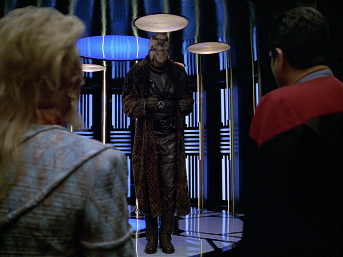extant_StarTrek_VOY_6x05-Alice_00327.jpg