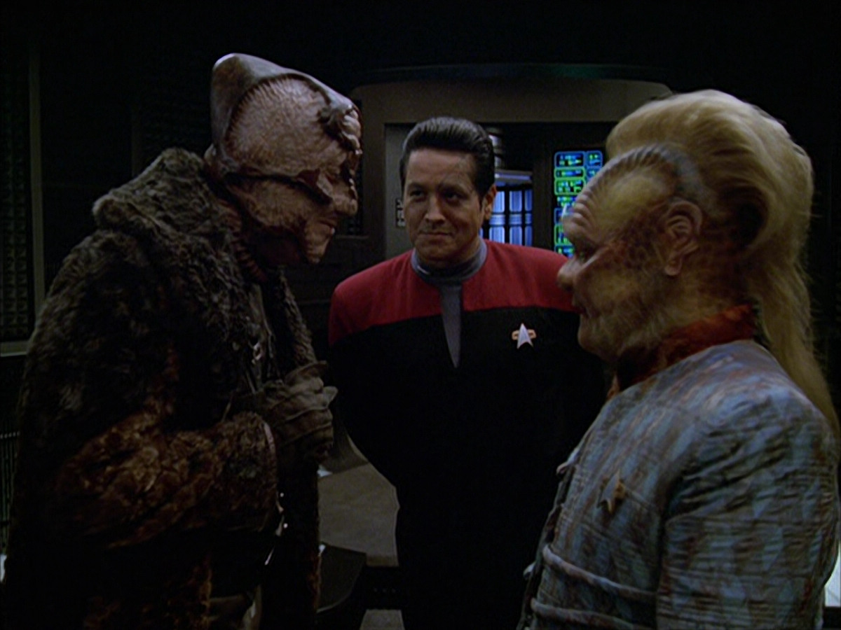 extant_StarTrek_VOY_6x05-Alice_00347.jpg