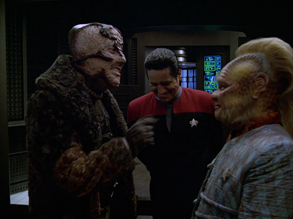 extant_StarTrek_VOY_6x05-Alice_00358.jpg