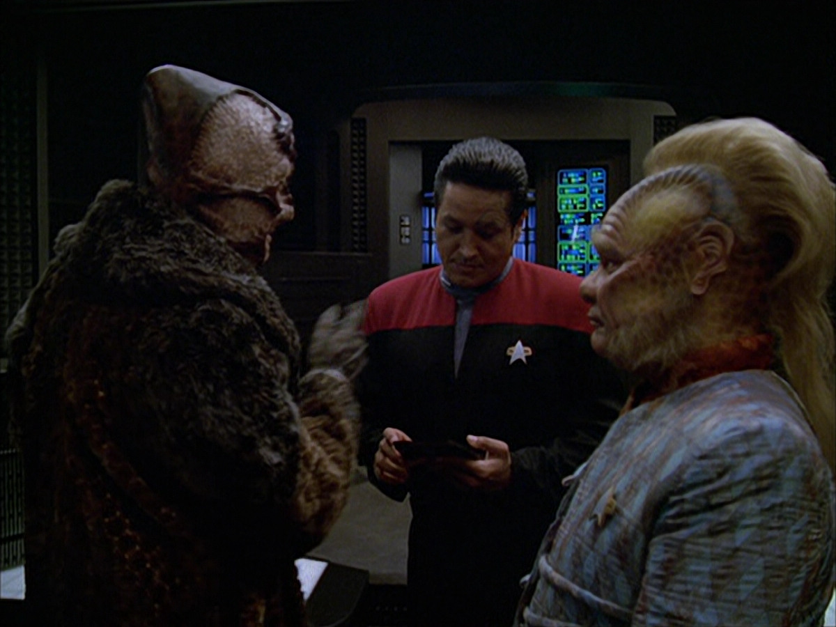 extant_StarTrek_VOY_6x05-Alice_00370.jpg