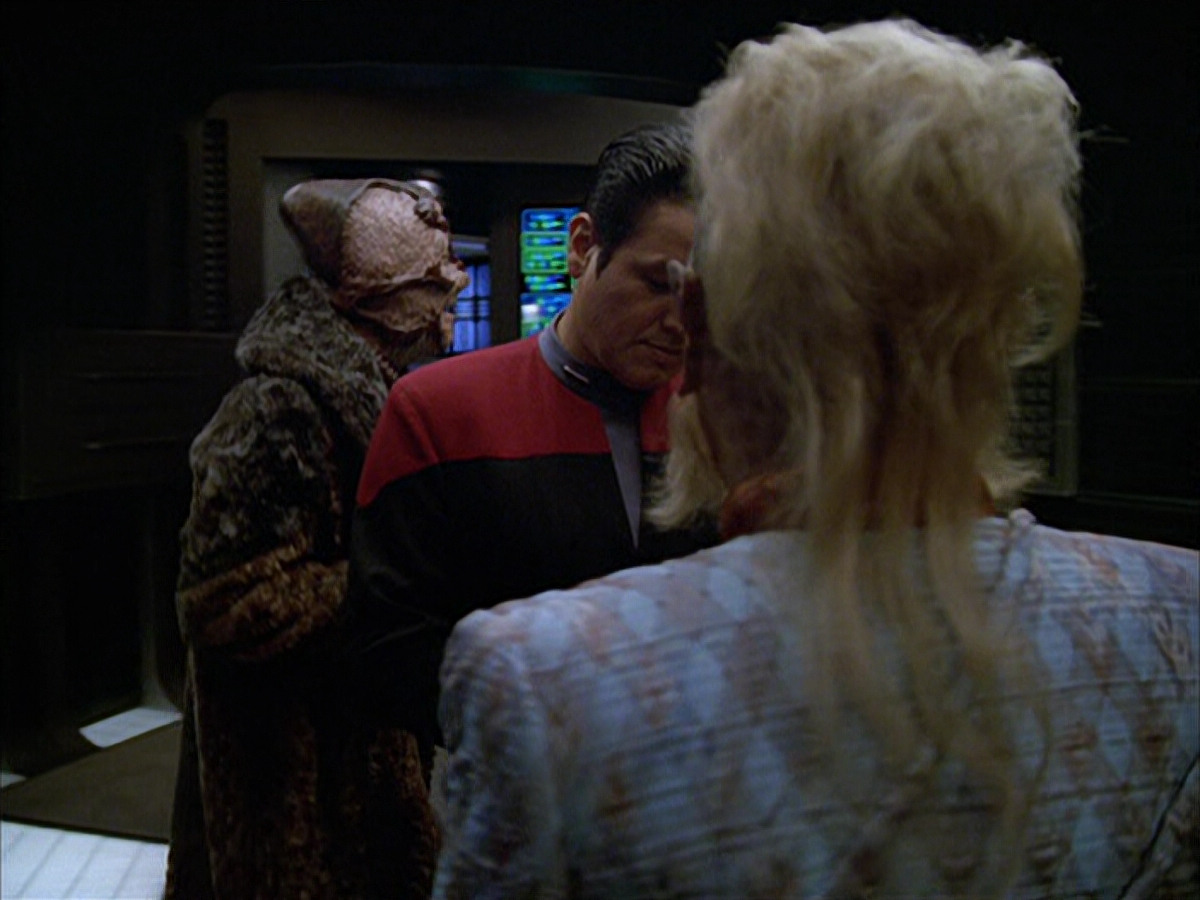 extant_StarTrek_VOY_6x05-Alice_00373.jpg
