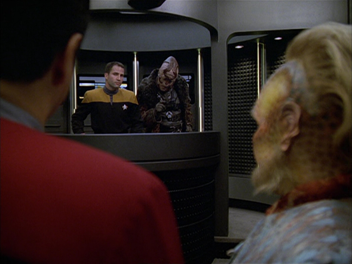 extant_StarTrek_VOY_6x05-Alice_00394.jpg