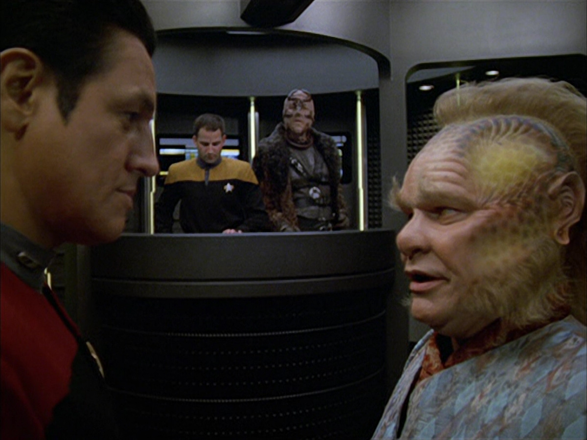 extant_StarTrek_VOY_6x05-Alice_00402.jpg