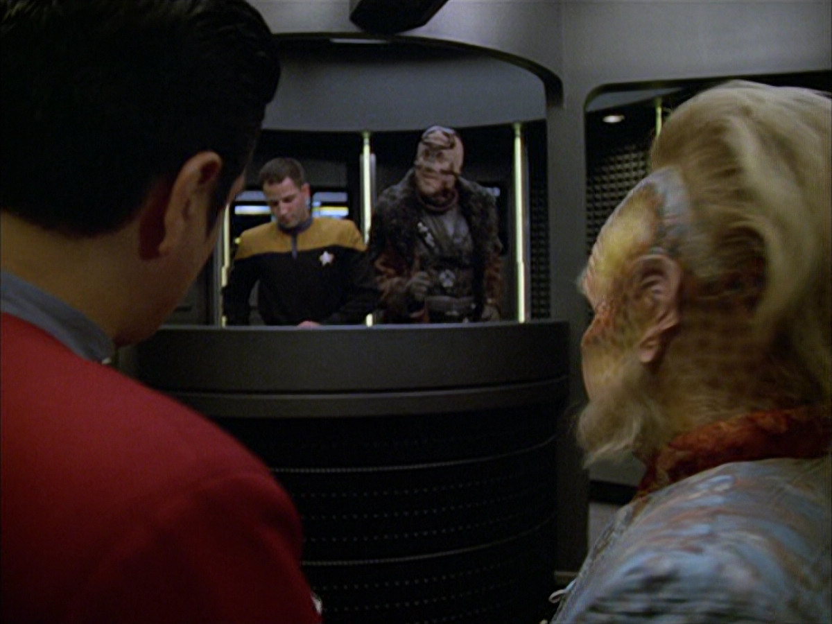 extant_StarTrek_VOY_6x05-Alice_00412.jpg