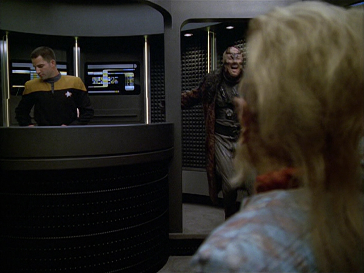 extant_StarTrek_VOY_6x05-Alice_00419.jpg