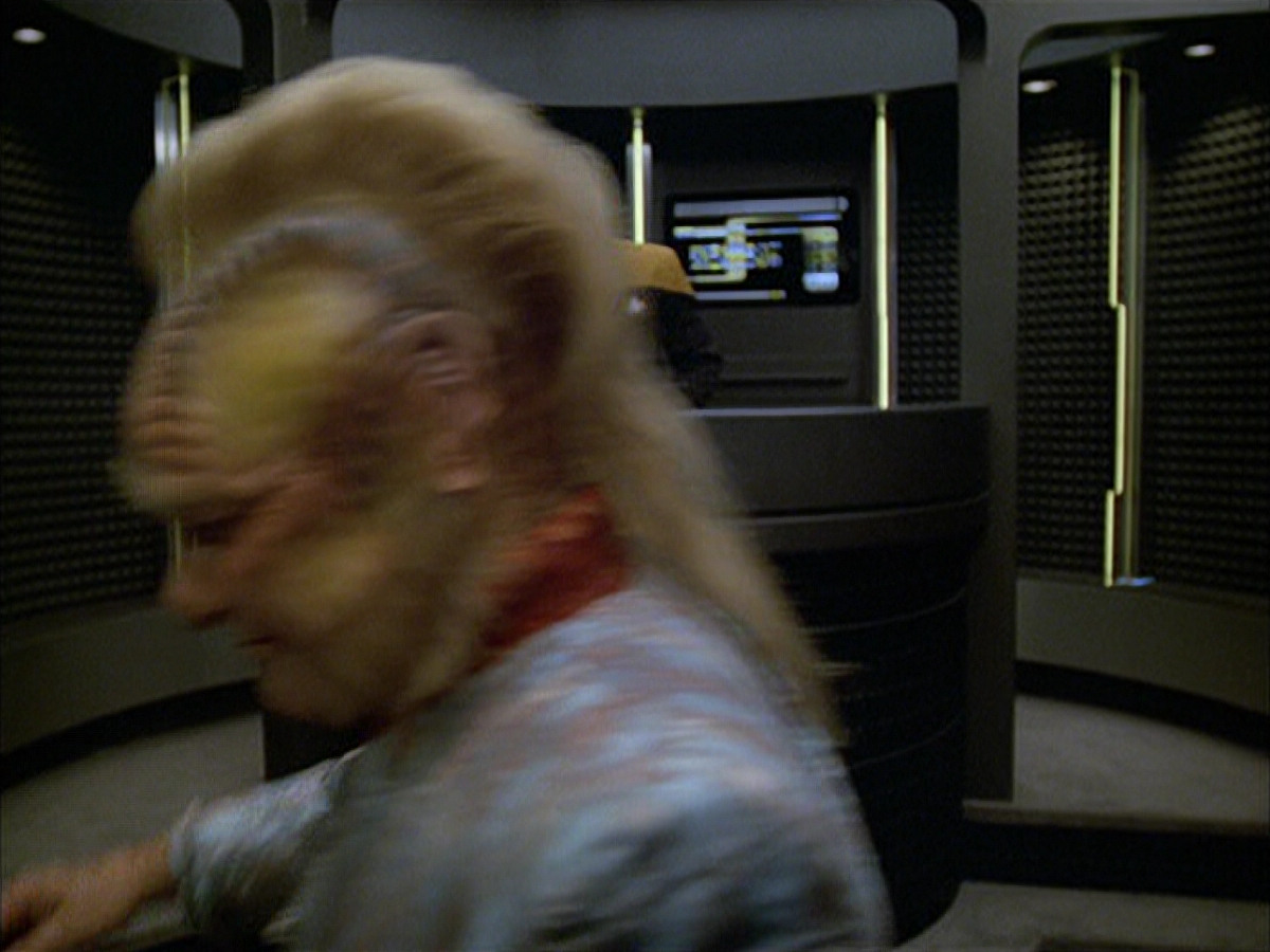 extant_StarTrek_VOY_6x05-Alice_00423.jpg