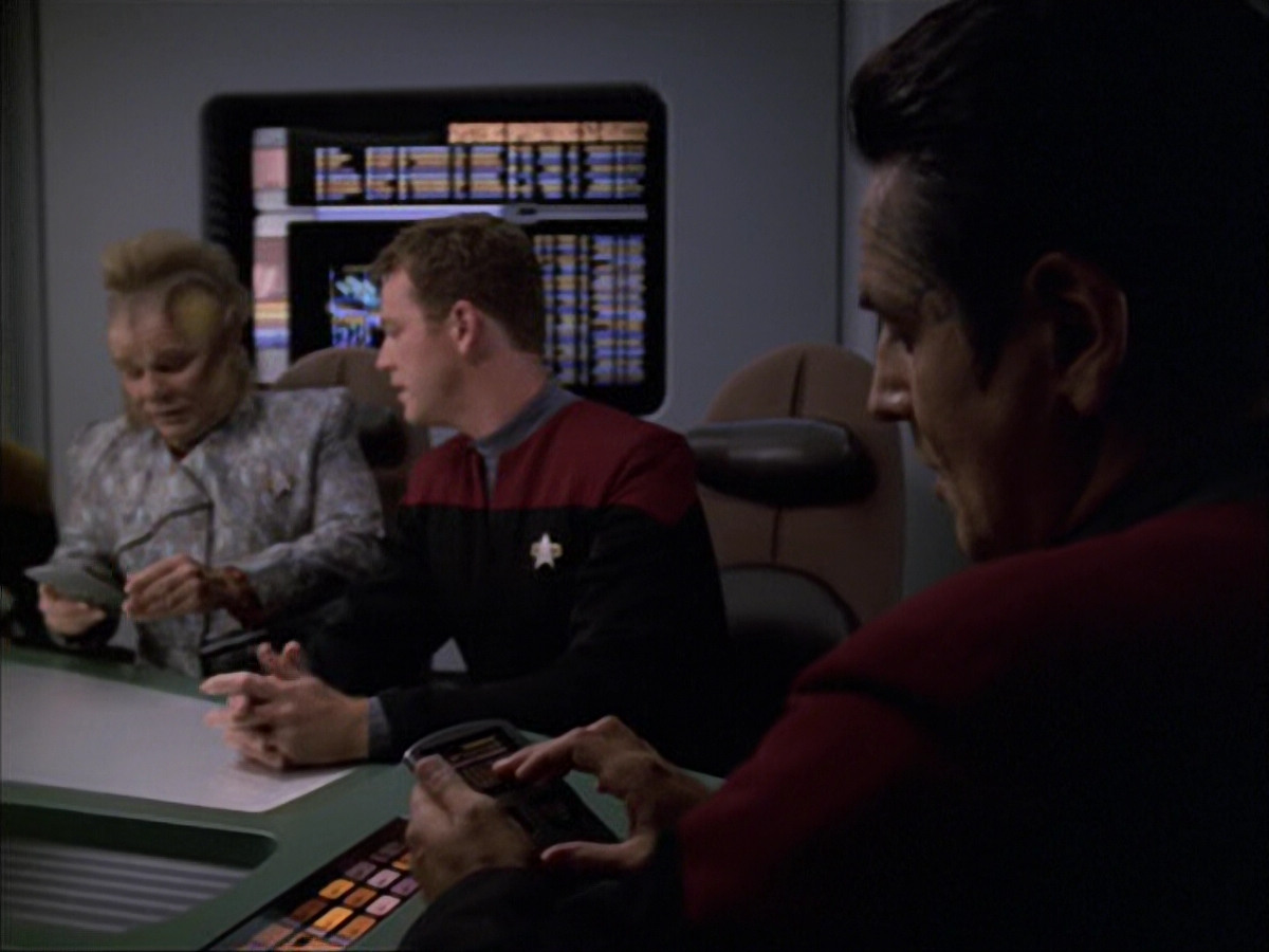 extant_StarTrek_VOY_6x05-Alice_00475.jpg