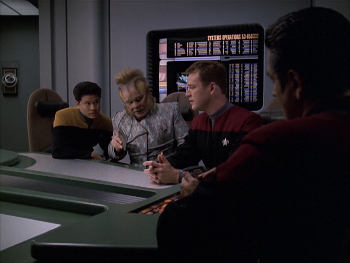 extant_StarTrek_VOY_6x05-Alice_00479.jpg