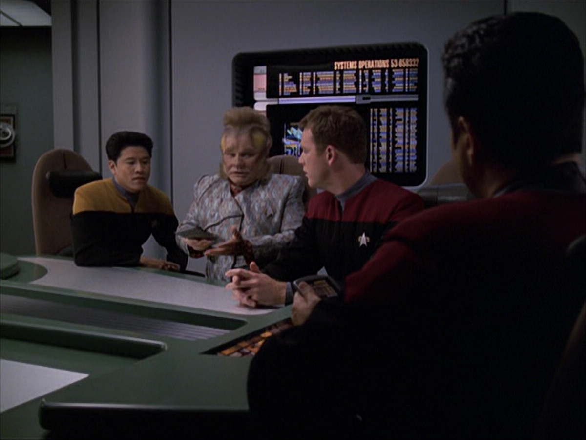 extant_StarTrek_VOY_6x05-Alice_00489.jpg
