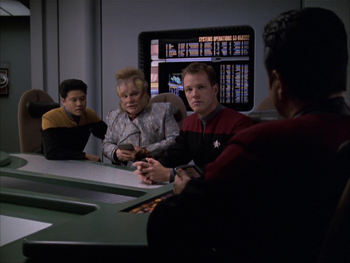 extant_StarTrek_VOY_6x05-Alice_00491.jpg