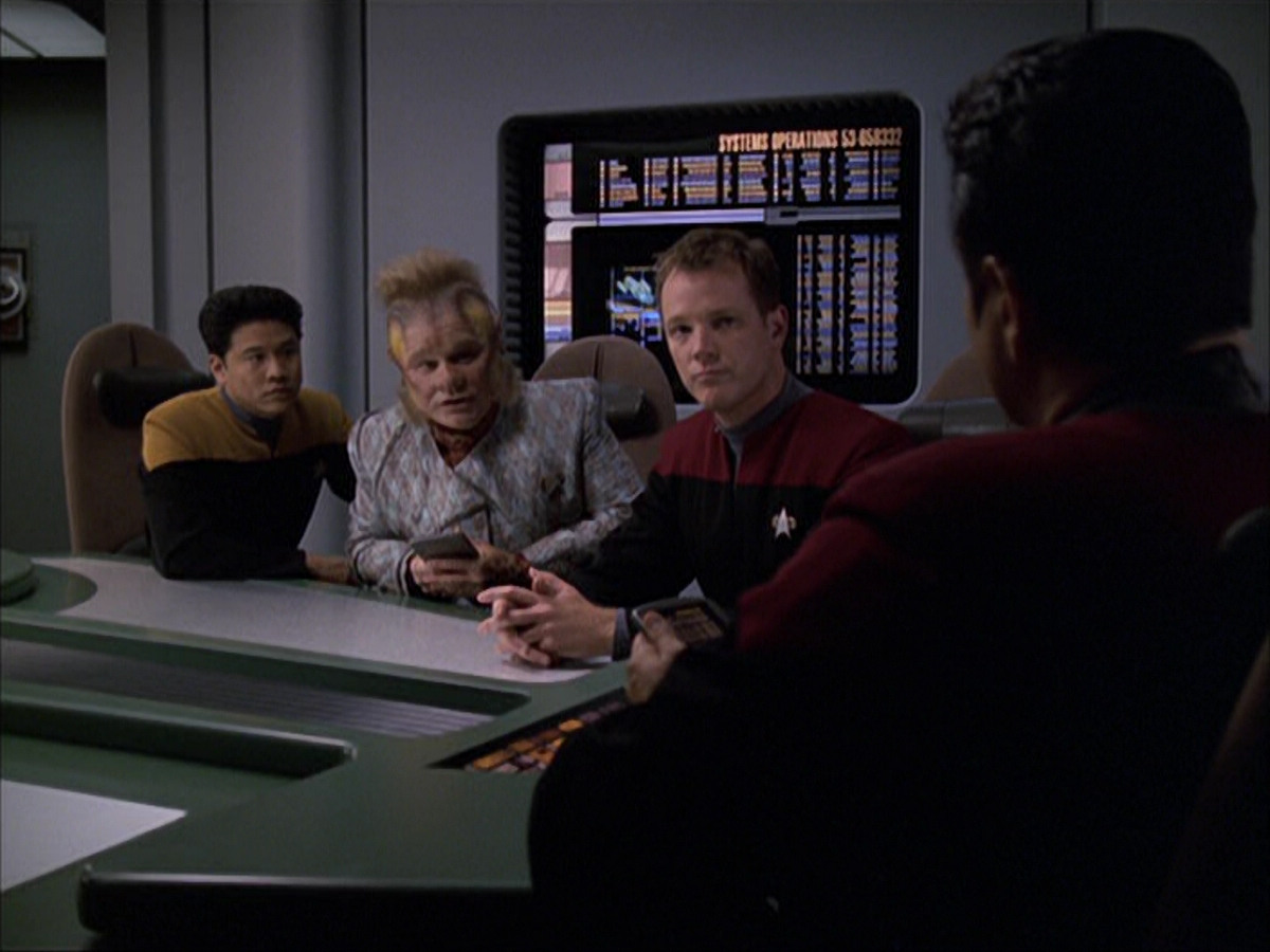 extant_StarTrek_VOY_6x05-Alice_00494.jpg