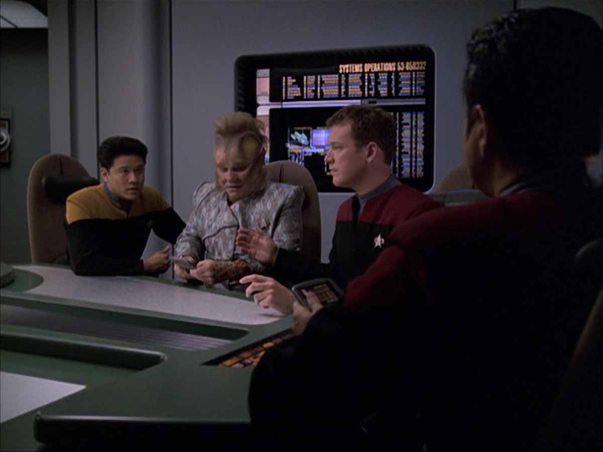 extant_StarTrek_VOY_6x05-Alice_00500.jpg