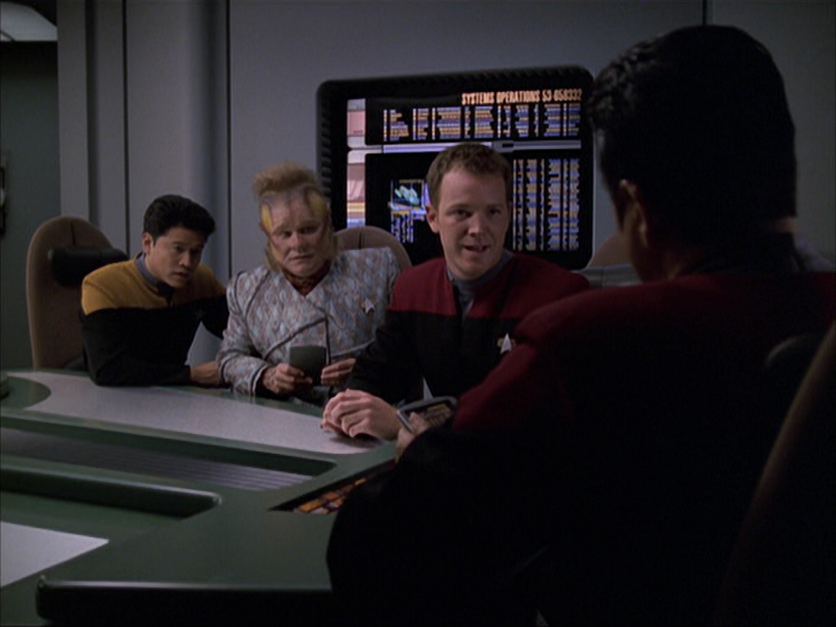 extant_StarTrek_VOY_6x05-Alice_00519.jpg