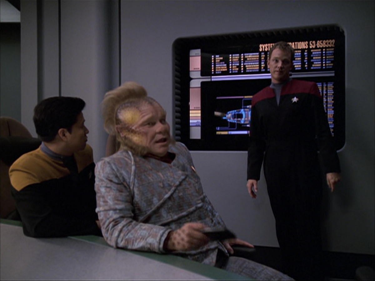 extant_StarTrek_VOY_6x05-Alice_00547.jpg