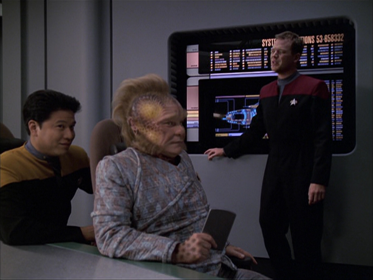 extant_StarTrek_VOY_6x05-Alice_00557.jpg