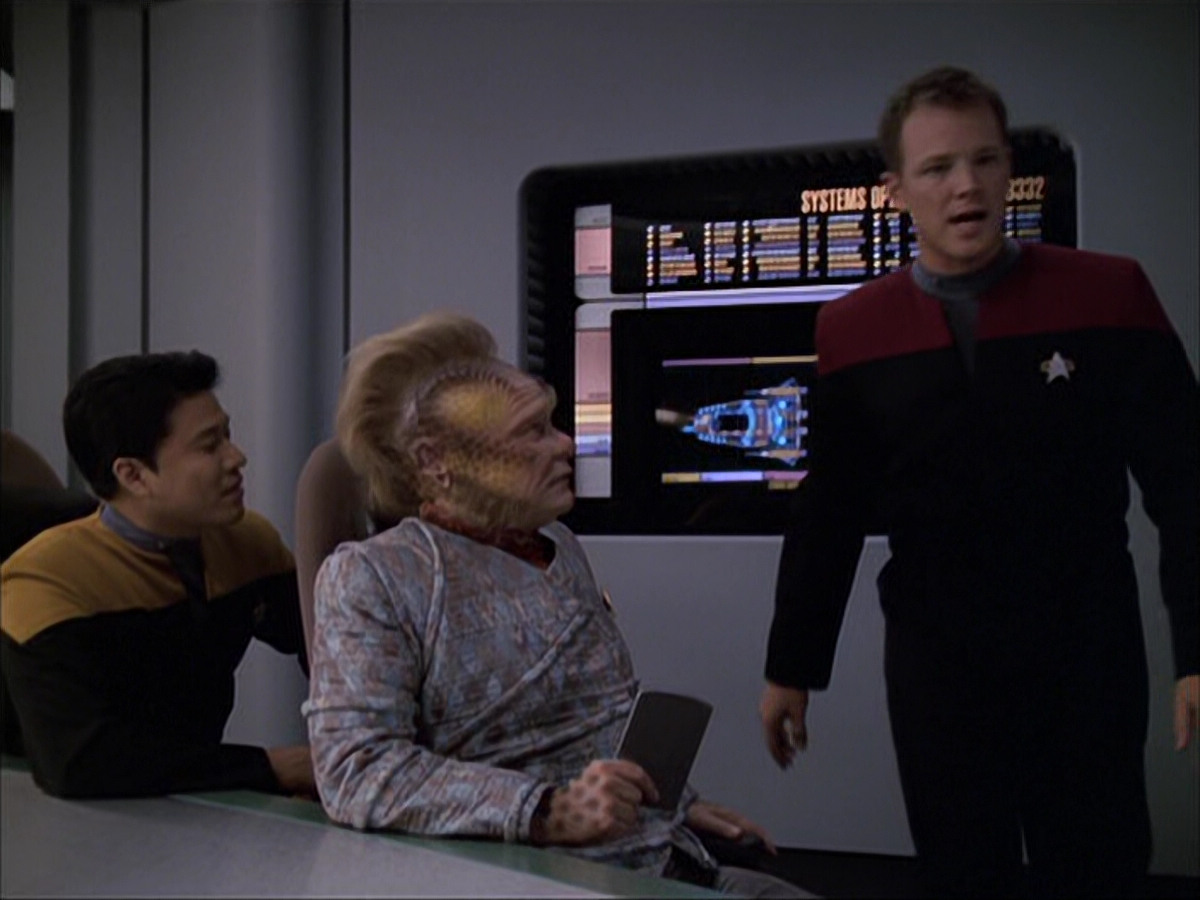 extant_StarTrek_VOY_6x05-Alice_00559.jpg