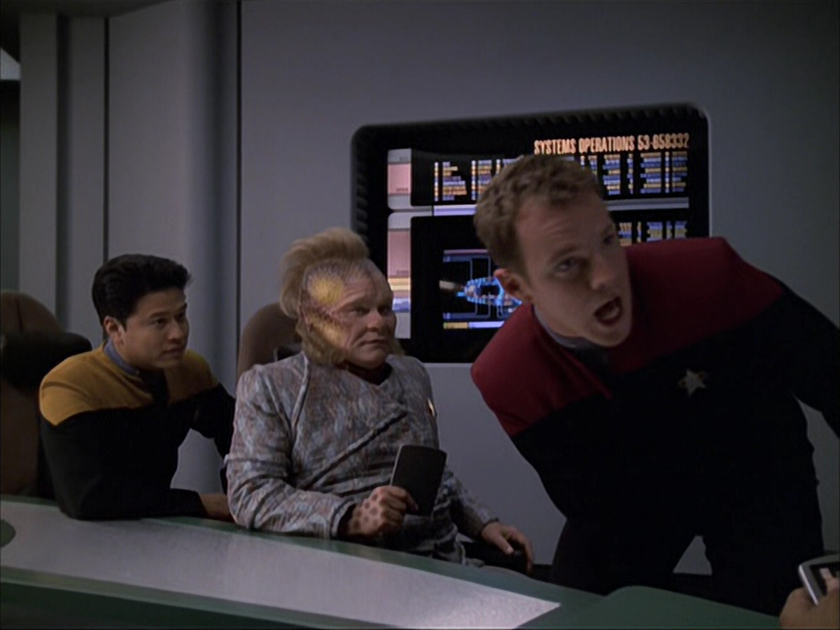 extant_StarTrek_VOY_6x05-Alice_00561.jpg