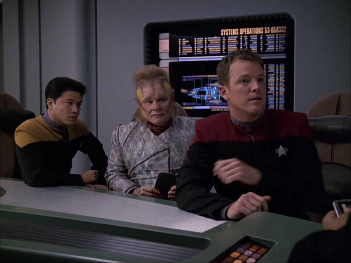 extant_StarTrek_VOY_6x05-Alice_00565.jpg