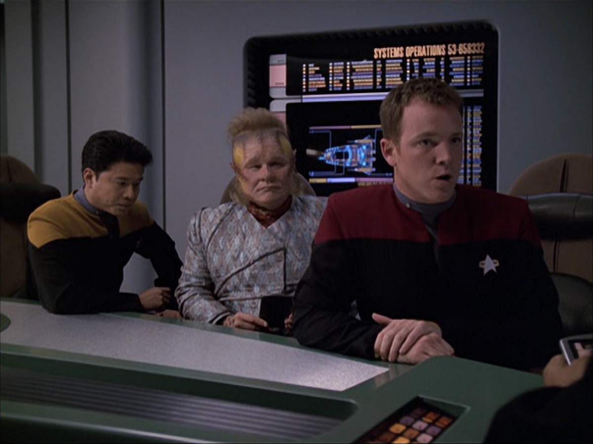 extant_StarTrek_VOY_6x05-Alice_00570.jpg