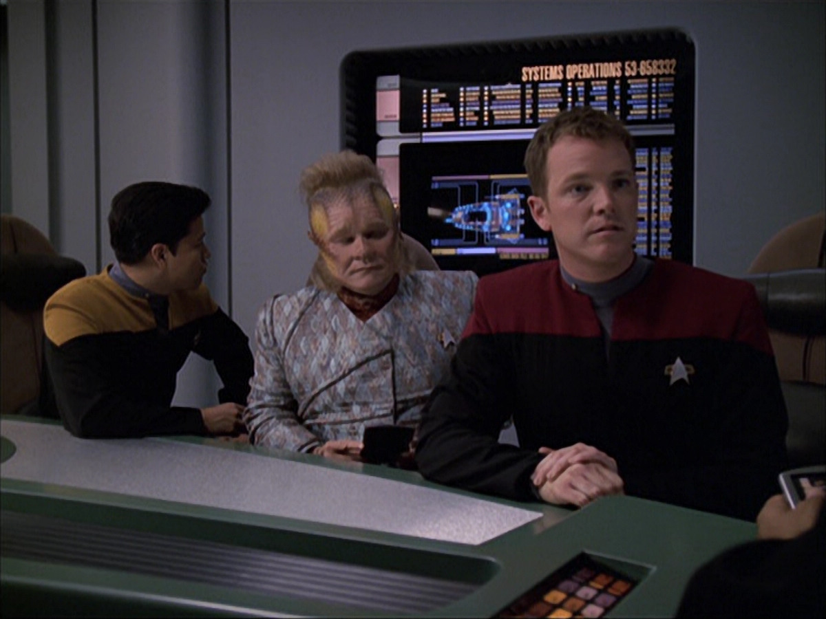 extant_StarTrek_VOY_6x05-Alice_00575.jpg