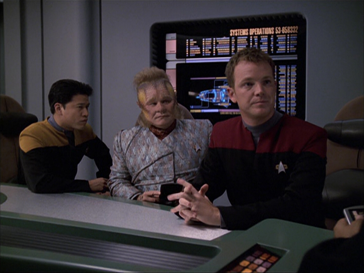 extant_StarTrek_VOY_6x05-Alice_00577.jpg