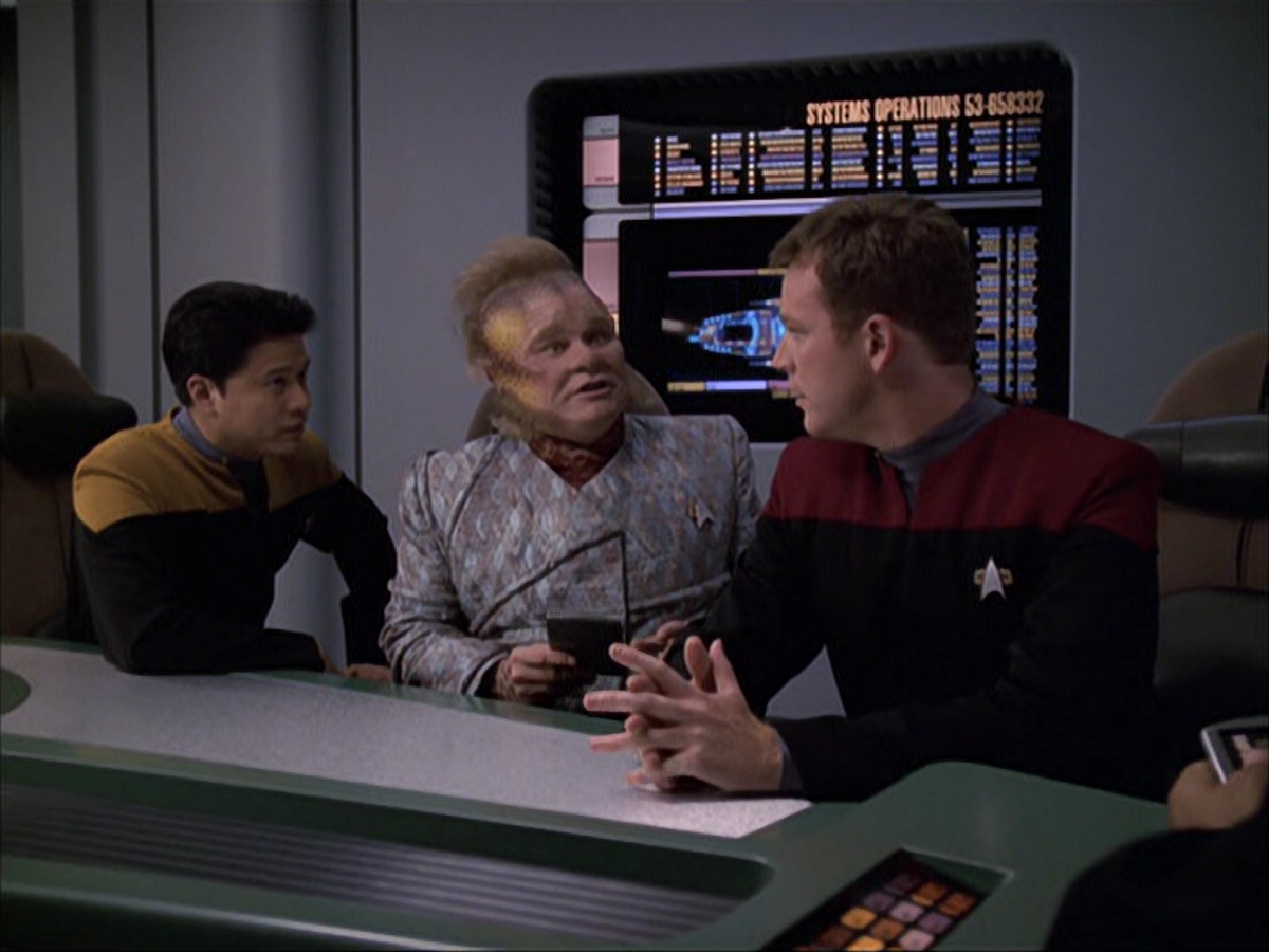 extant_StarTrek_VOY_6x05-Alice_00585.jpg