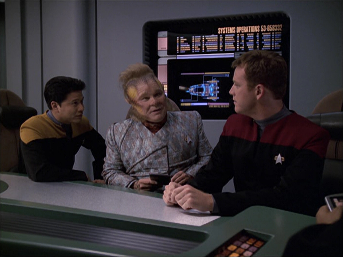 extant_StarTrek_VOY_6x05-Alice_00587.jpg