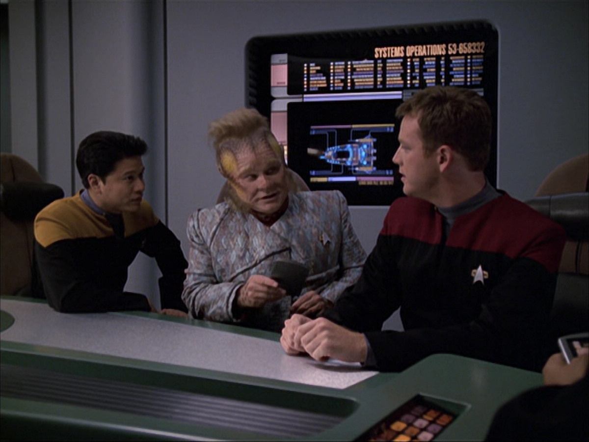 extant_StarTrek_VOY_6x05-Alice_00588.jpg