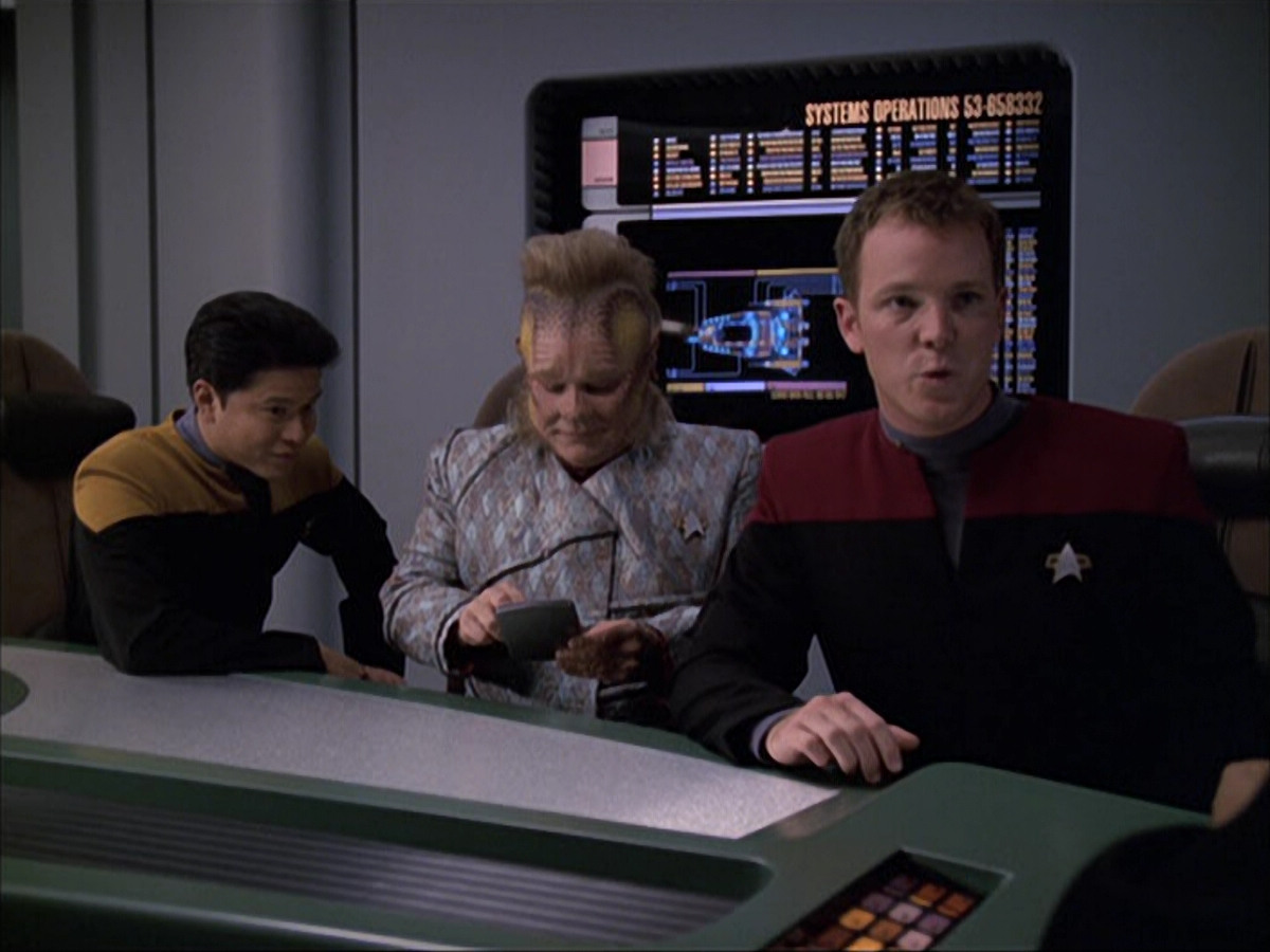 extant_StarTrek_VOY_6x05-Alice_00608.jpg