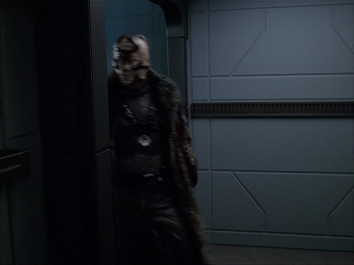 extant_StarTrek_VOY_6x05-Alice_00613.jpg