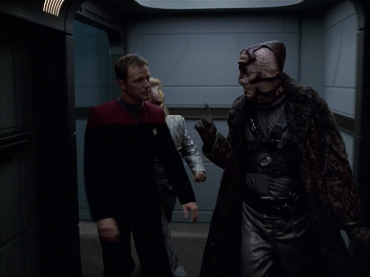 extant_StarTrek_VOY_6x05-Alice_00615.jpg