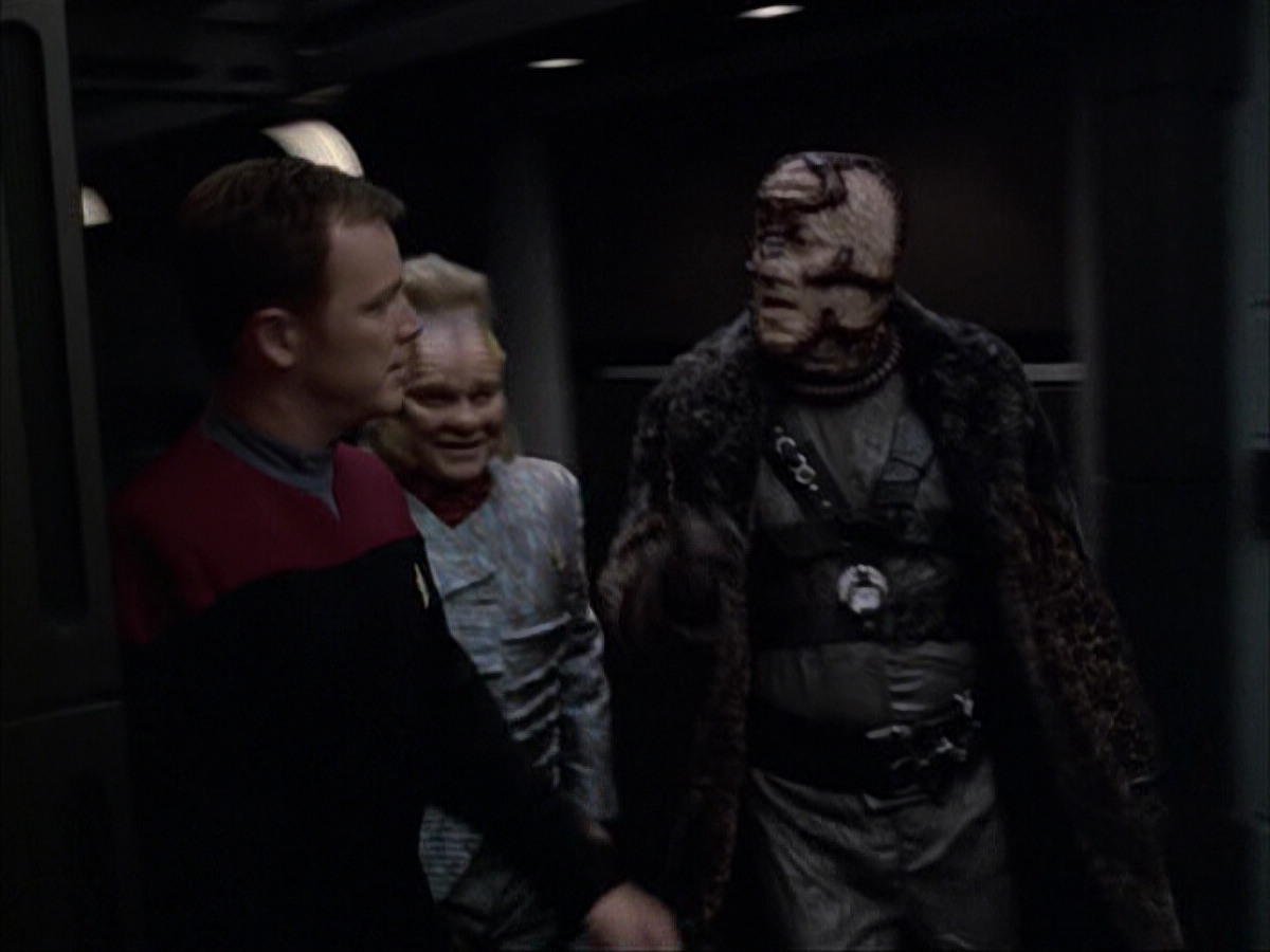 extant_StarTrek_VOY_6x05-Alice_00625.jpg