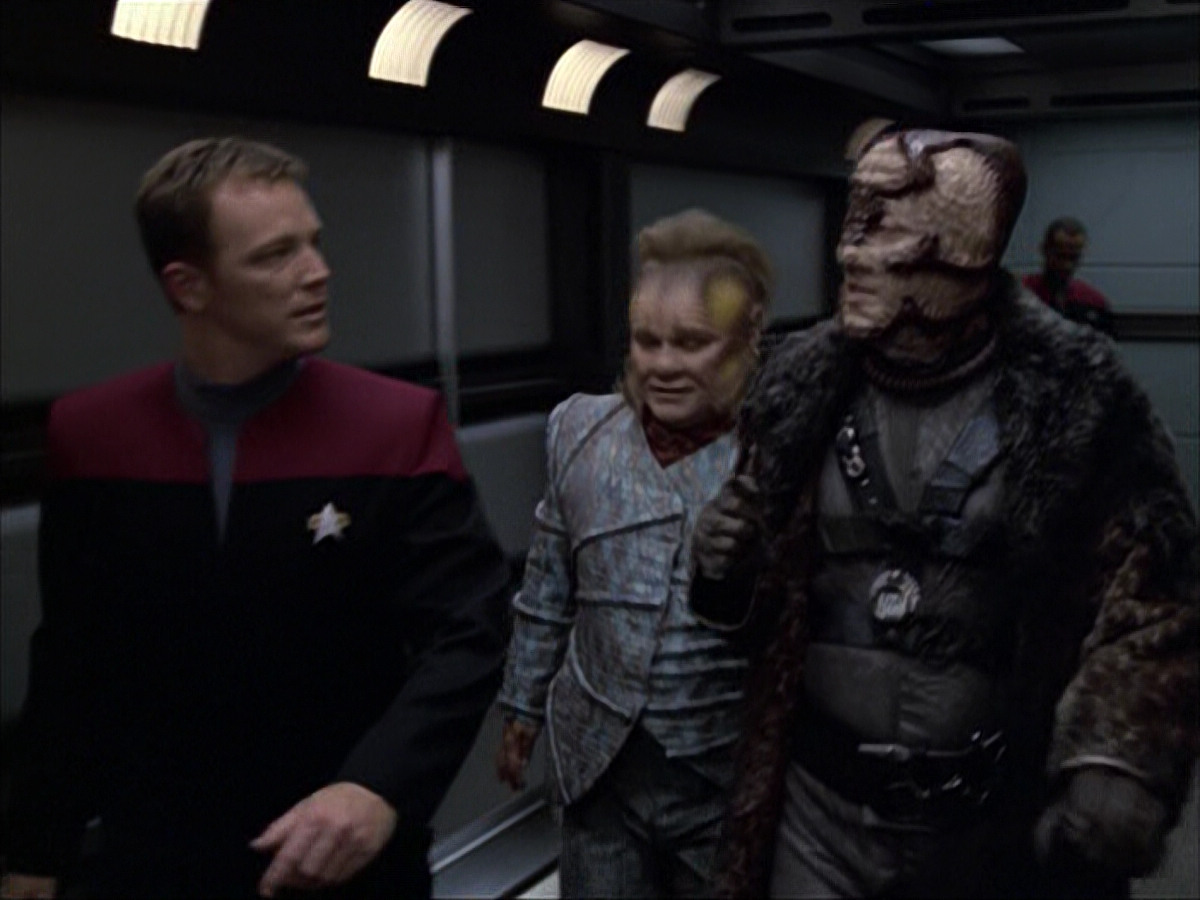 extant_StarTrek_VOY_6x05-Alice_00631.jpg
