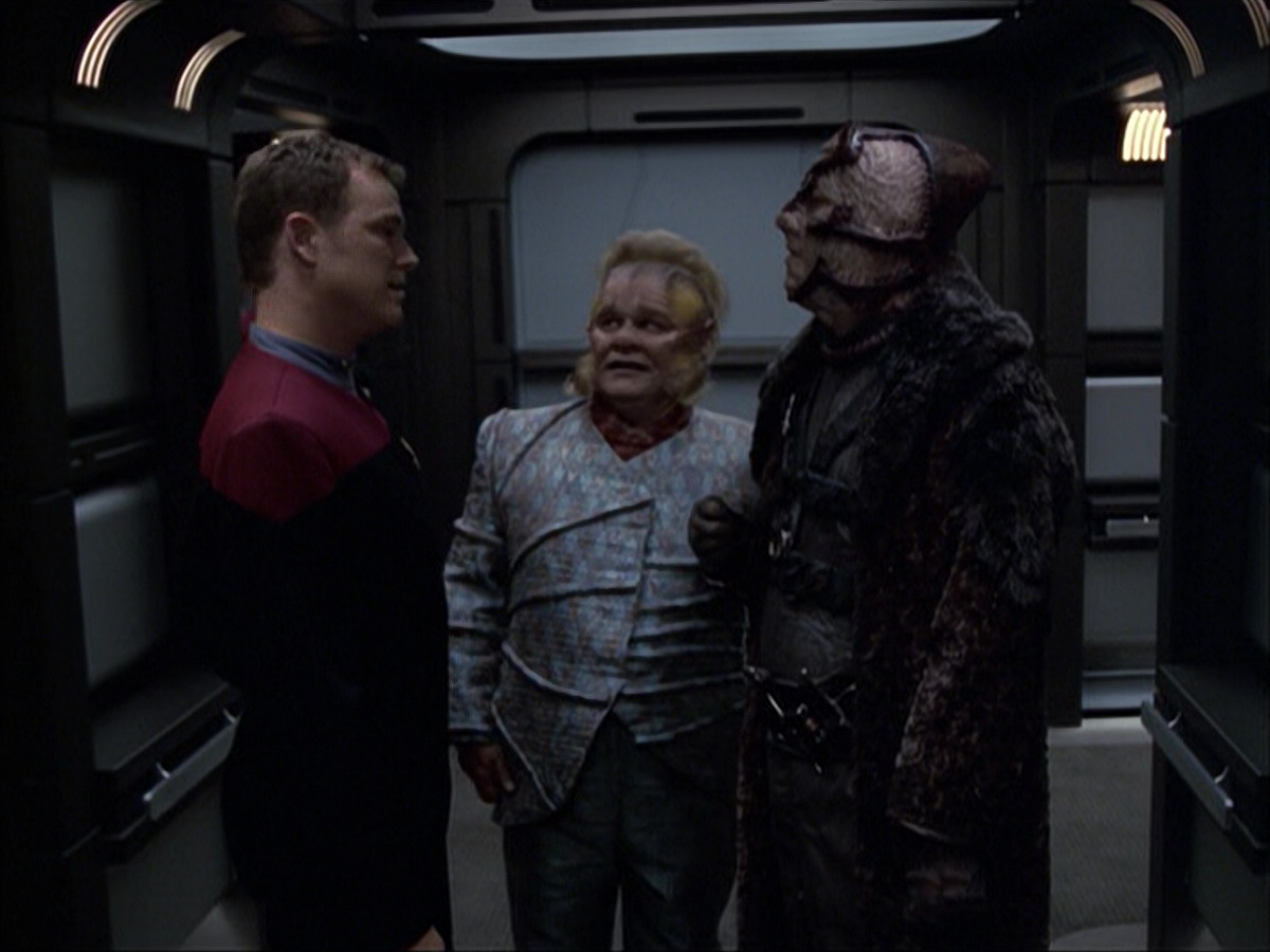 extant_StarTrek_VOY_6x05-Alice_00644.jpg